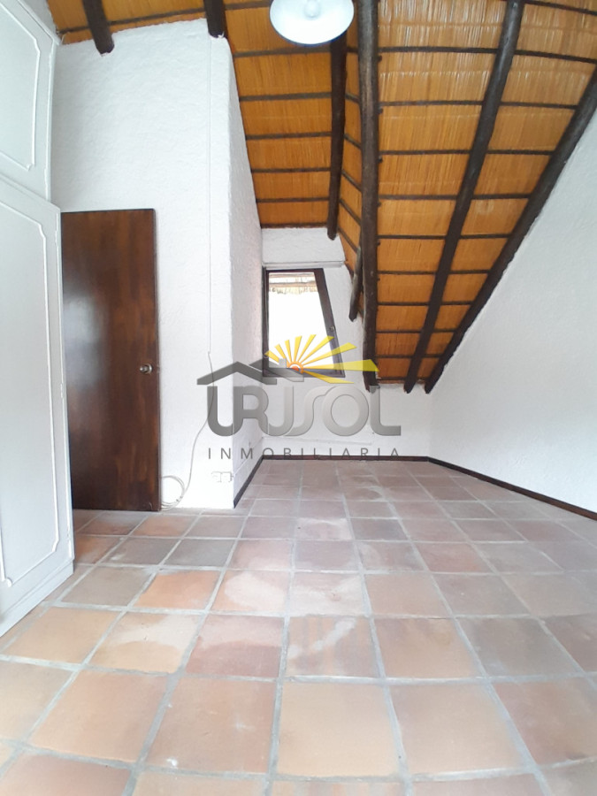 Casa ID.120 - Se ALQUILA Casa de 2 Dormitorios en El Tesoro