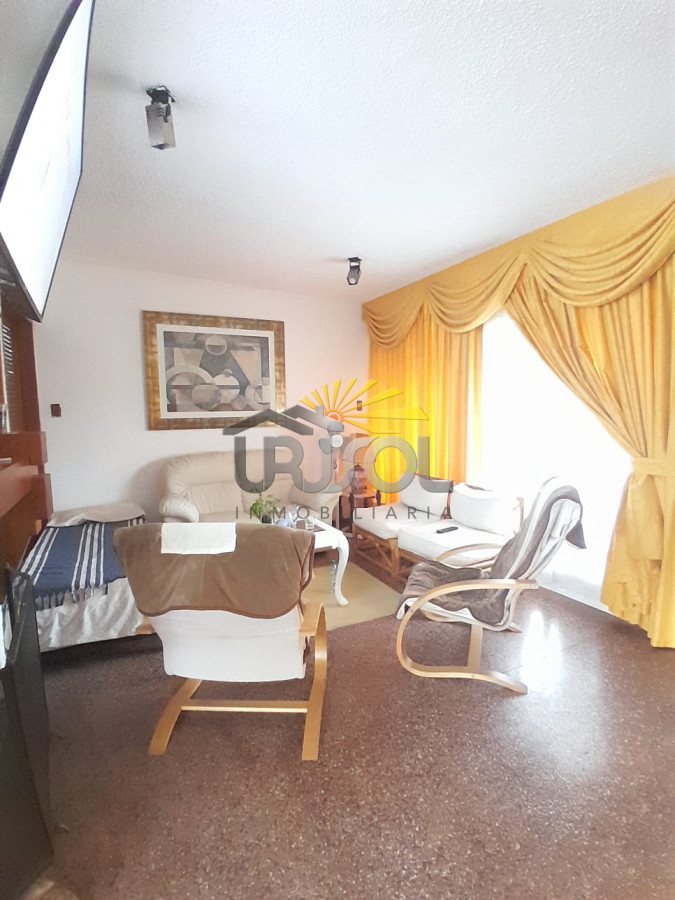 Casa ID.88 - Se VENDE Casa de 6 Dormitorios 