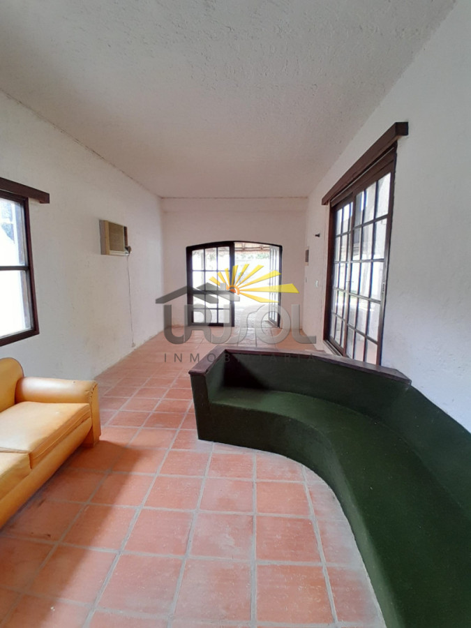 Casa ID.120 - Se ALQUILA Casa de 2 Dormitorios en El Tesoro