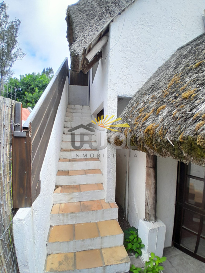 Casa ID.120 - Se ALQUILA Casa de 2 Dormitorios en El Tesoro