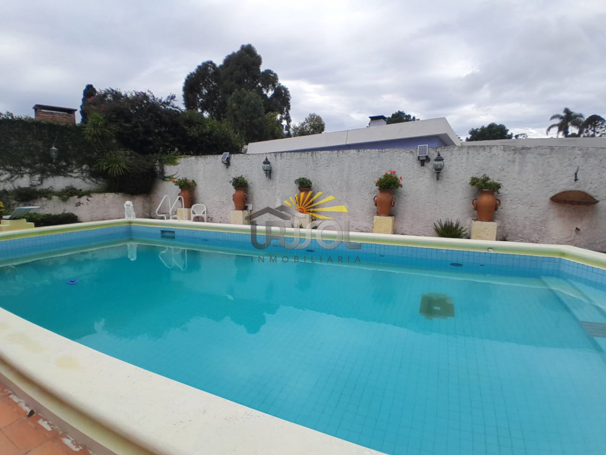 Casa ID.88 - Se VENDE Casa de 6 Dormitorios 