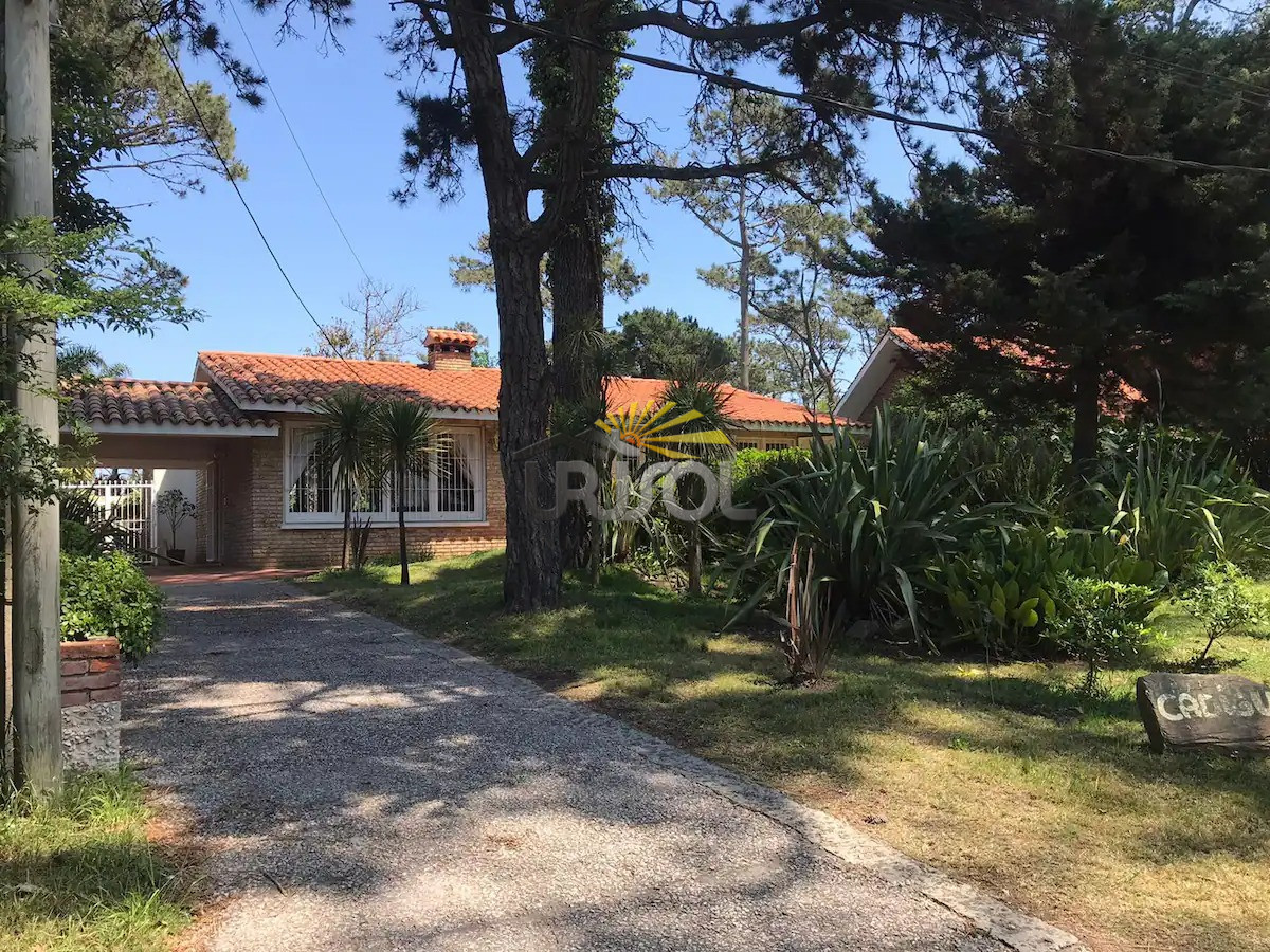 Casa ID.68 - Se ALQUILA Anual, Espectacular Casa de 5 dormitorios