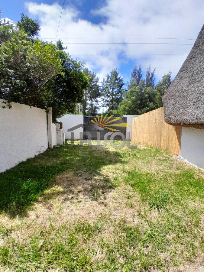 Casa ID.120 - Se ALQUILA Casa de 2 Dormitorios en El Tesoro