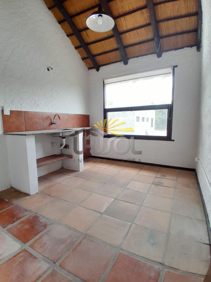 Casa ID.120 - Se ALQUILA Casa de 2 Dormitorios en El Tesoro