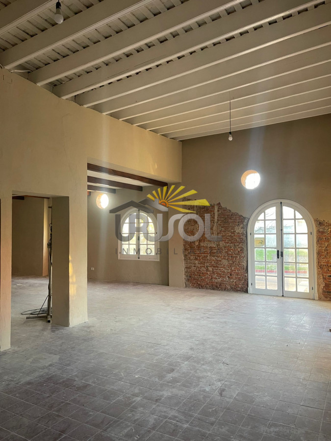 Local Comercial ID.70 - Se ALQUILA Amplio Local en Centro de Maldonado