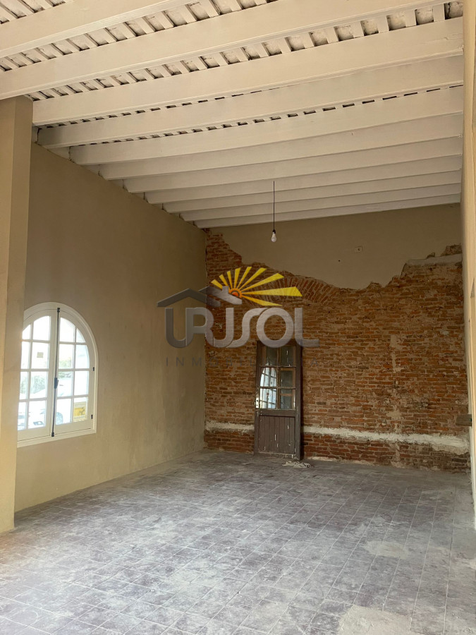 Local Comercial ID.70 - Se ALQUILA Amplio Local en Centro de Maldonado