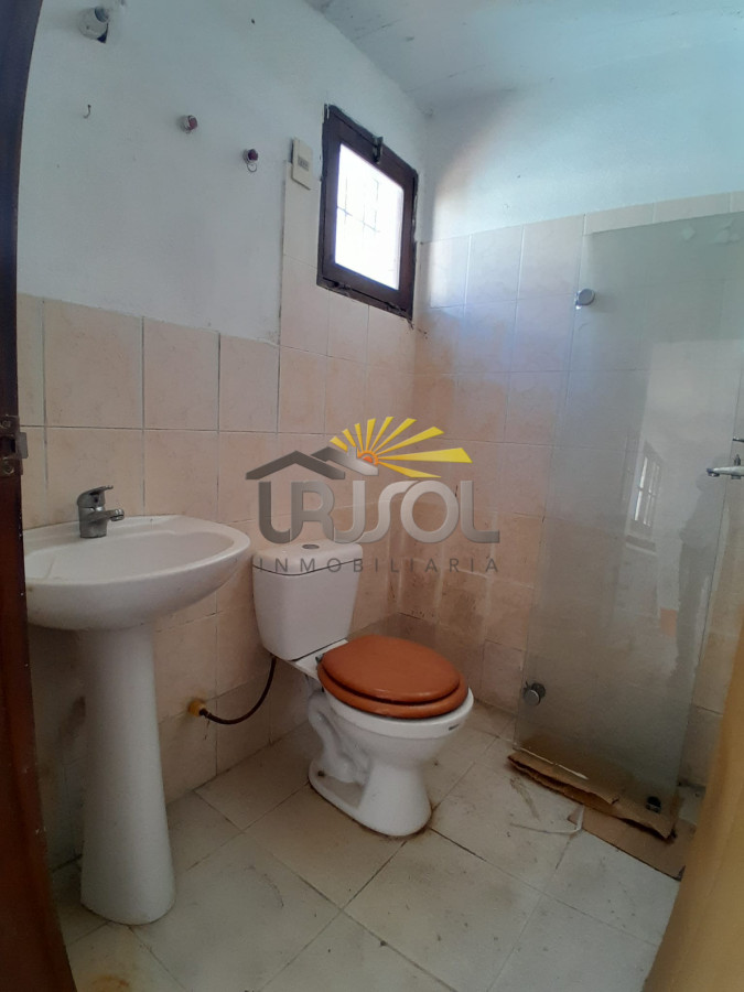 Local Comercial ID.64 - Se ALQUILA Local Comercial 