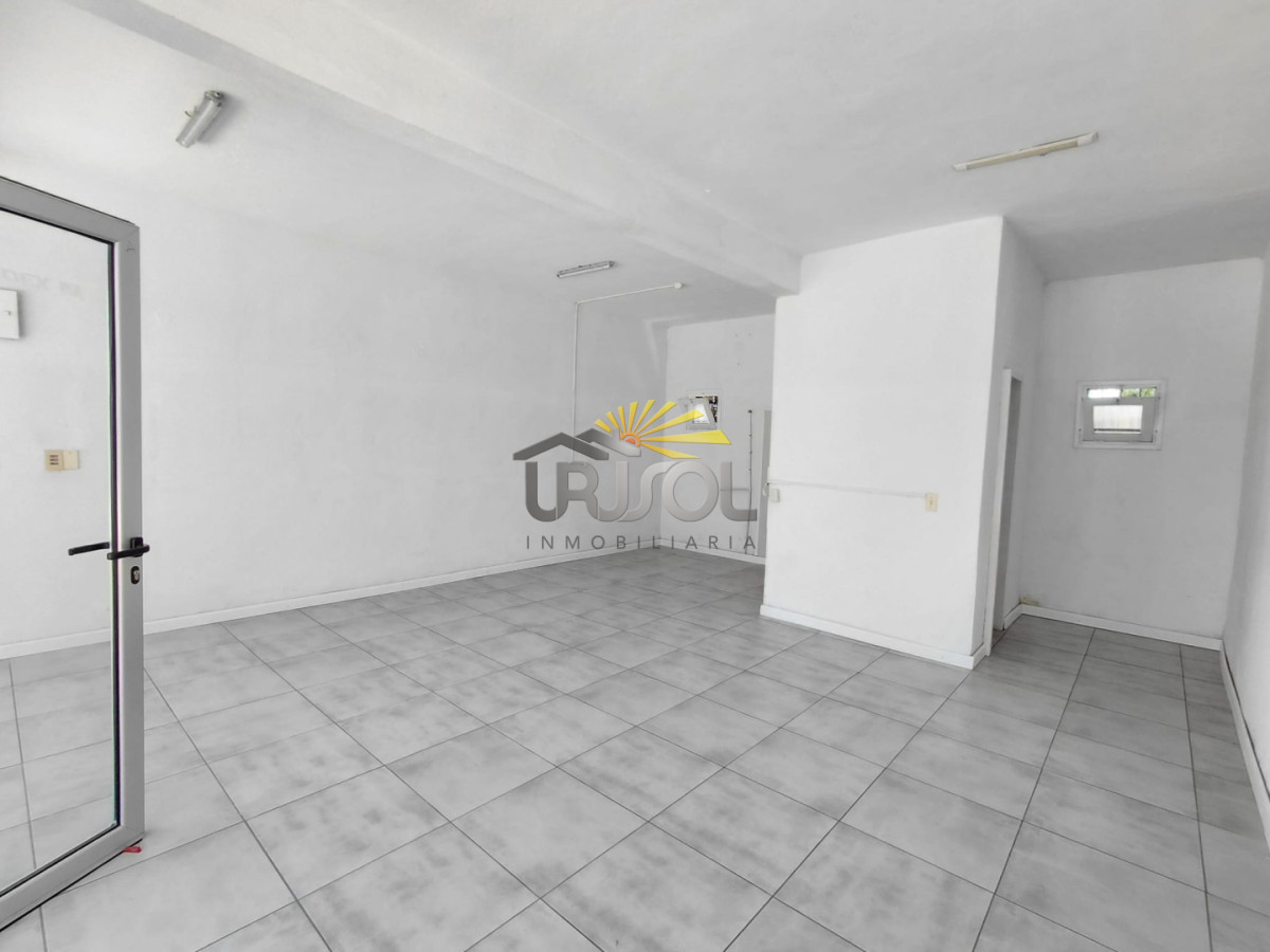 Local Comercial ID.113 - Se ALQUILA Local Céntrico