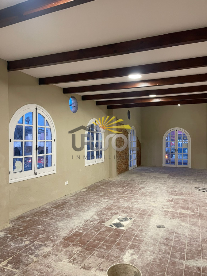 Local Comercial ID.70 - Se ALQUILA Amplio Local en Centro de Maldonado