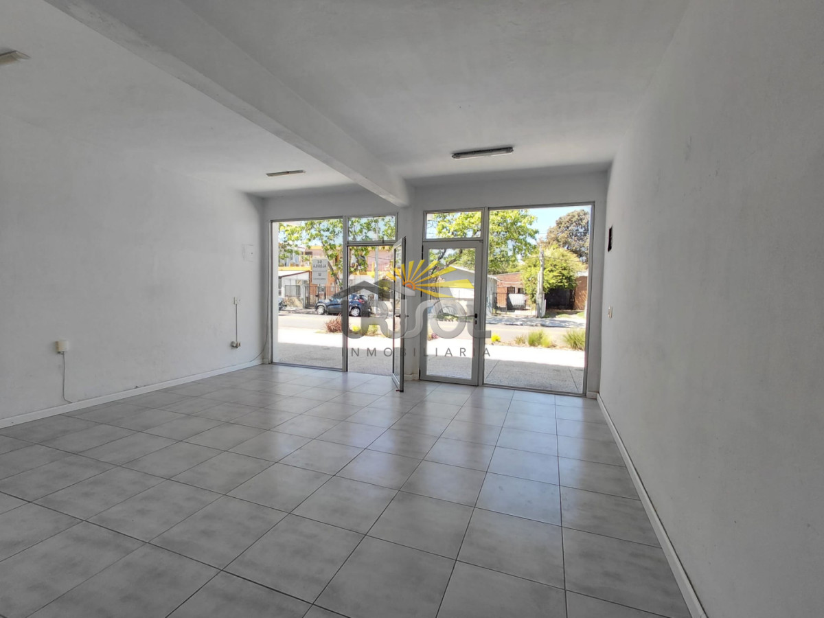 Local Comercial ID.113 - Se ALQUILA Local Céntrico