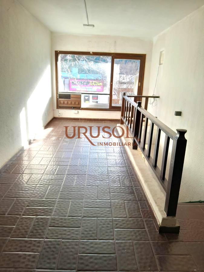 Oficina ID.105 - SE ALQUILA Oficina en Centro de Maldonado