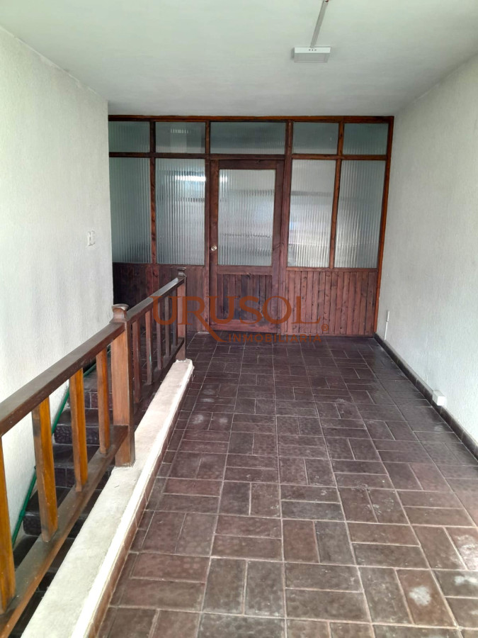 Oficina ID.105 - SE ALQUILA Oficina en Centro de Maldonado
