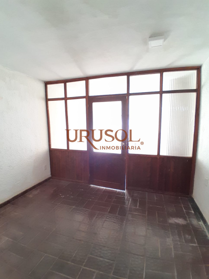 Oficina ID.105 - SE ALQUILA Oficina en Centro de Maldonado