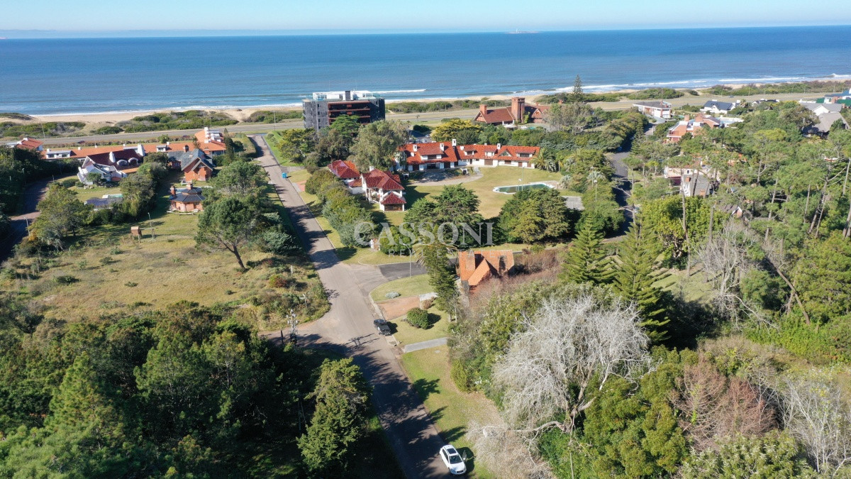 Terreno ID.3464 - Venta de Terreno de 967 m2 , en San Rafael, Punta del Este. a 200 mts del Mar.