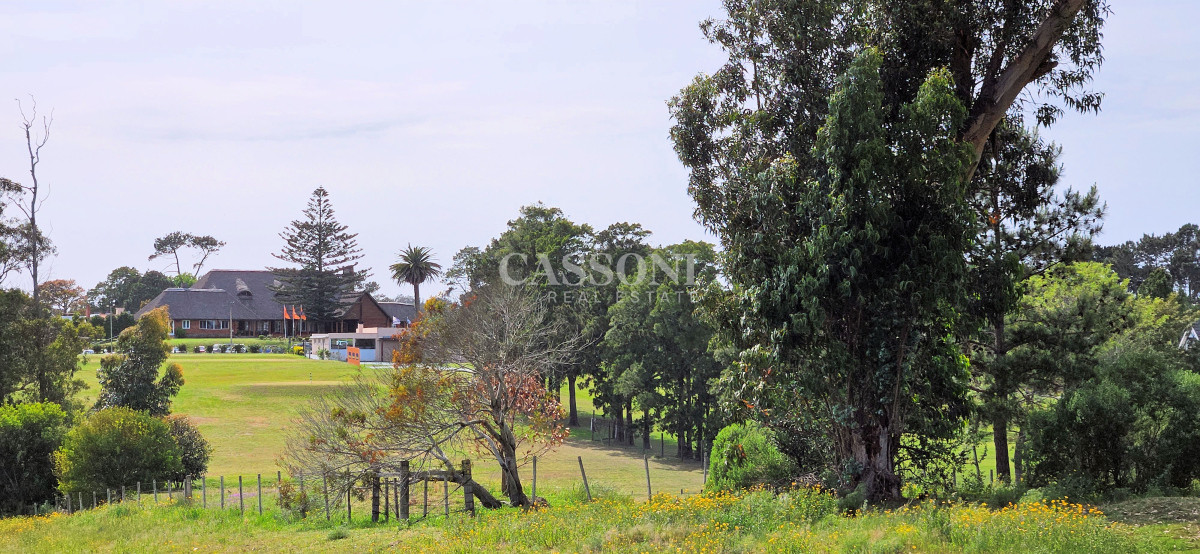 Terreno ID.3465 - Venta de Terreno de 1368 m2 frente al Club de Golf de Punta del Este.