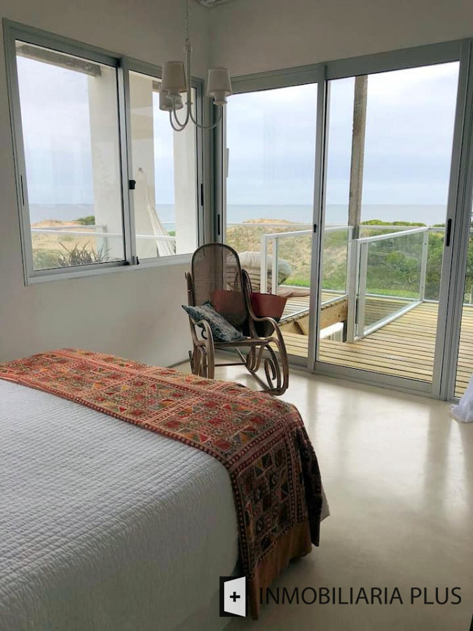 Casa ID.918 - Alquiler de CASA FRENTE AL MAR para 10 personas 656 m2 de Terreno en Solanas Punta Ballena