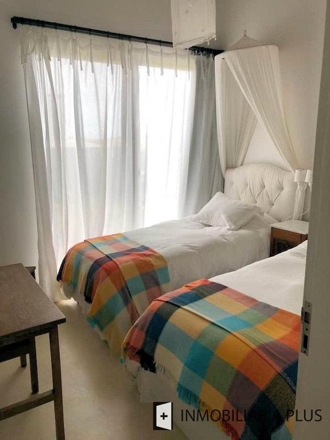 Casa ID.918 - Alquiler de CASA FRENTE AL MAR para 10 personas 656 m2 de Terreno en Solanas Punta Ballena