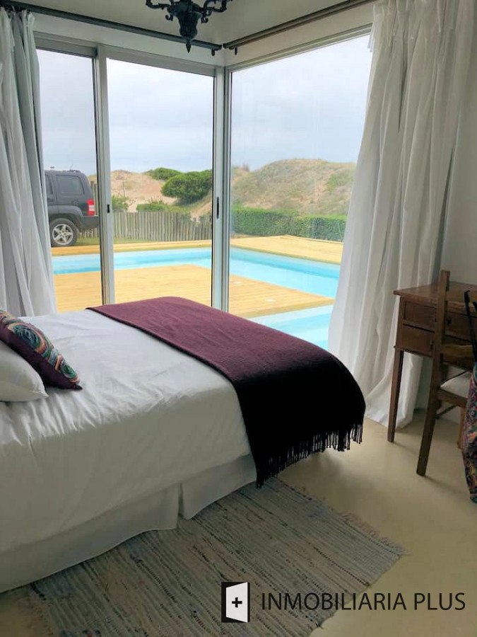 Casa ID.918 - Alquiler de CASA FRENTE AL MAR para 10 personas 656 m2 de Terreno en Solanas Punta Ballena