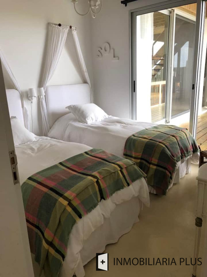 Casa ID.918 - Alquiler de CASA FRENTE AL MAR para 10 personas 656 m2 de Terreno en Solanas Punta Ballena