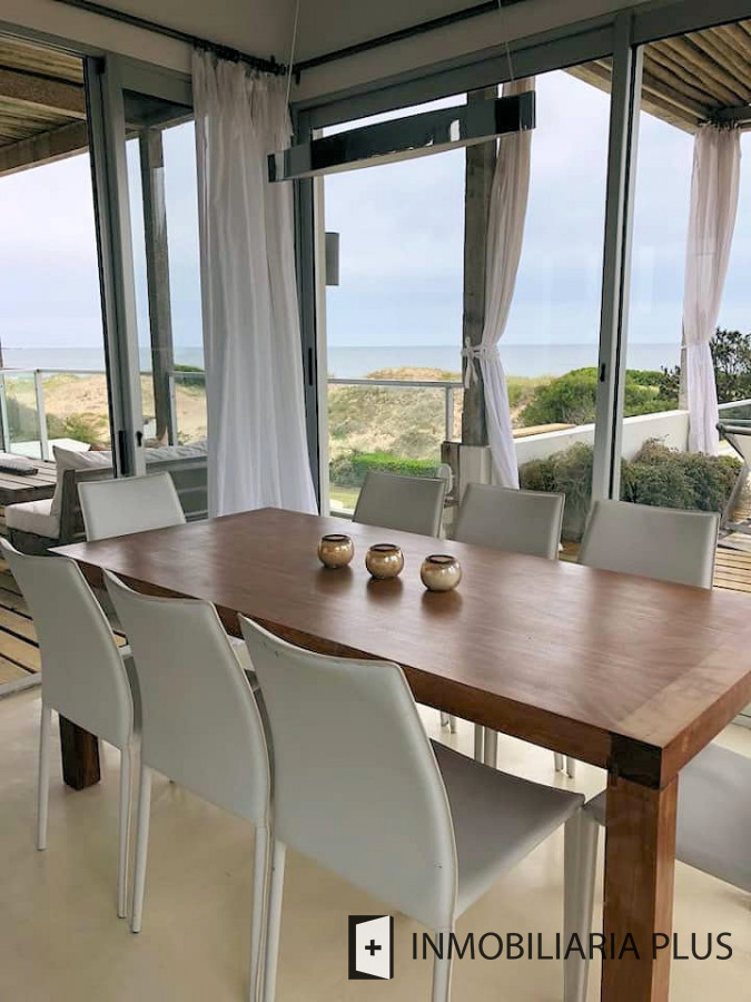 Casa ID.918 - Alquiler de CASA FRENTE AL MAR para 10 personas 656 m2 de Terreno en Solanas Punta Ballena