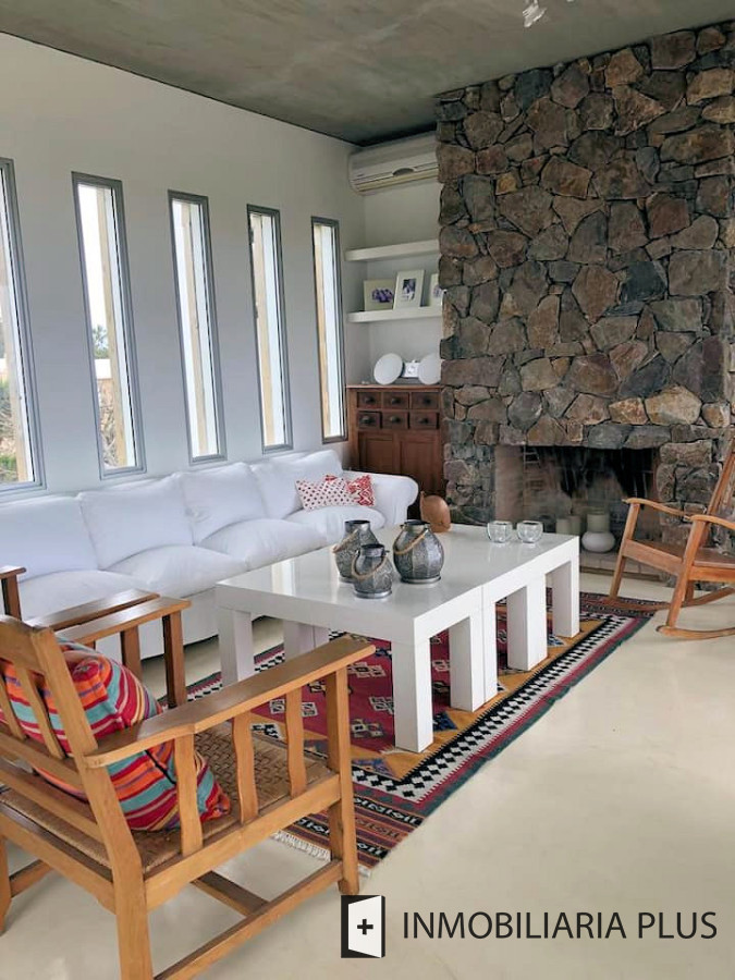 Casa ID.918 - Alquiler de CASA FRENTE AL MAR para 10 personas 656 m2 de Terreno en Solanas Punta Ballena
