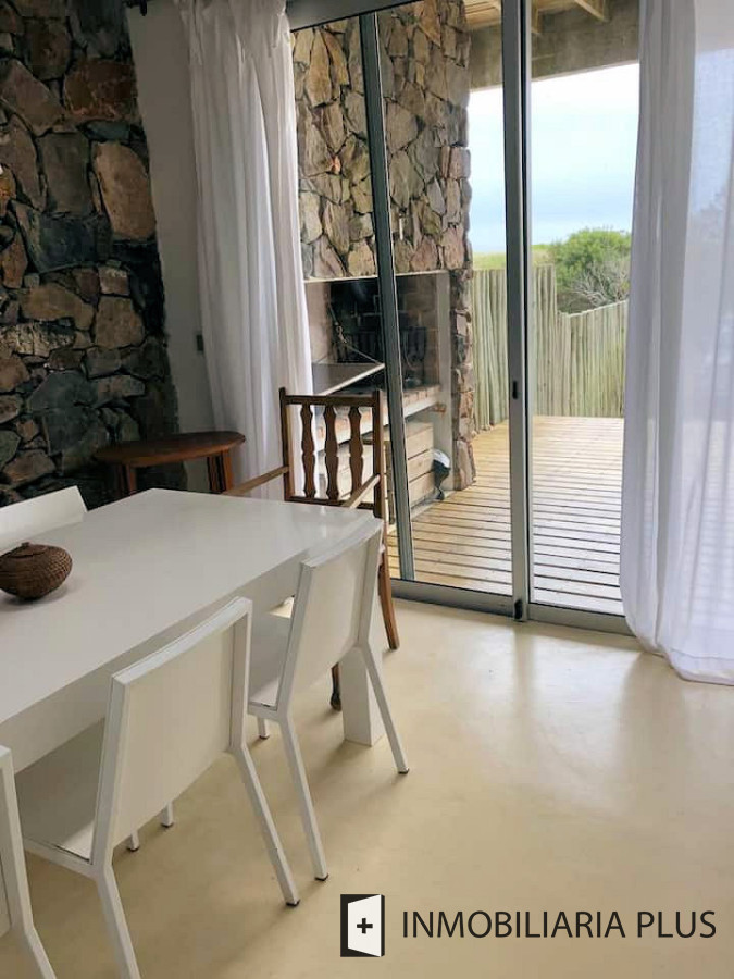 Casa ID.918 - Alquiler de CASA FRENTE AL MAR para 10 personas 656 m2 de Terreno en Solanas Punta Ballena