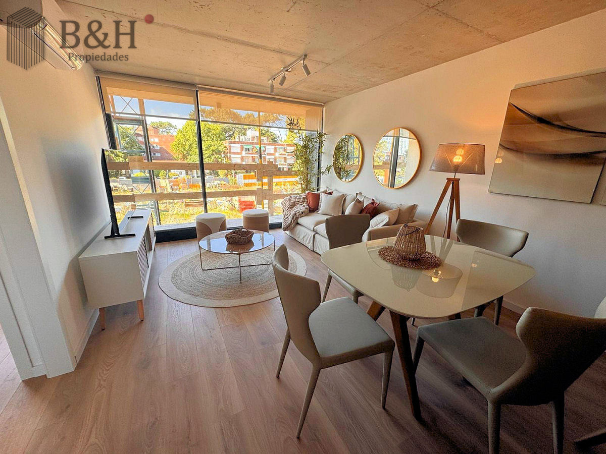 Apartamento ID.6518 - Venta de departamento de 2 dormitorios y 2 baños en REVENTA, Torres del Este,Punta del Este.