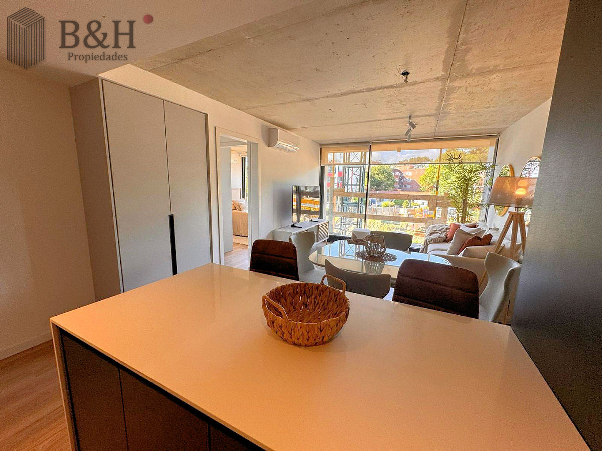 Apartamento ID.6518 - Venta de departamento de 2 dormitorios y 2 baños en REVENTA, Torres del Este,Punta del Este.