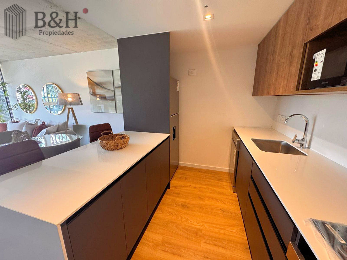 Apartamento ID.6518 - Venta de departamento de 2 dormitorios y 2 baños en REVENTA, Torres del Este,Punta del Este.
