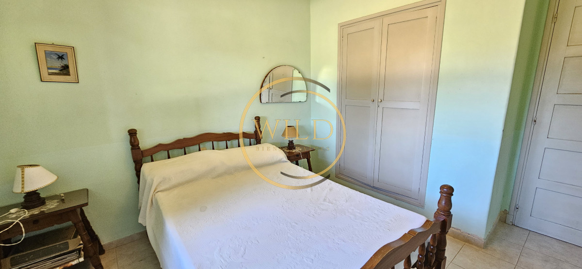 Casa ID.2389 - Venta de Casa con gran jardín, de 2 Dormitorios + Apartamento de Servicio en Parque del Plata