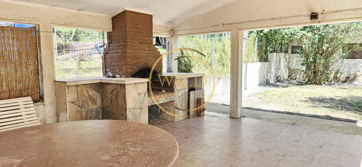 Casa ID.2389 - Venta de Casa con gran jardín, de 2 Dormitorios + Apartamento de Servicio en Parque del Plata