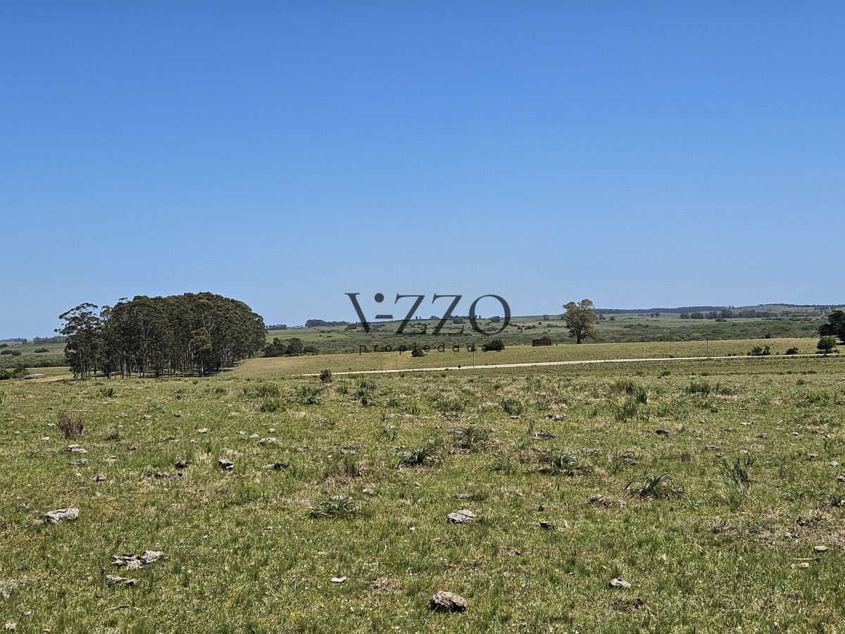 Chacra ID.641/Venta-de-13-hectáreas-a-10-minutos-del-Faro-de-José-Ignacio,-Punta-del-Este.- - Venta de 13 hectáreas a 10 minutos del Faro de José Ignacio, Punta del Este. 