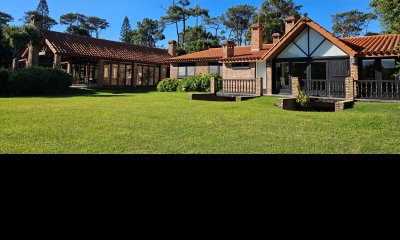 Oportunidad! Venta de casa de 7 dormitorios en Pinares, Punta del Este.