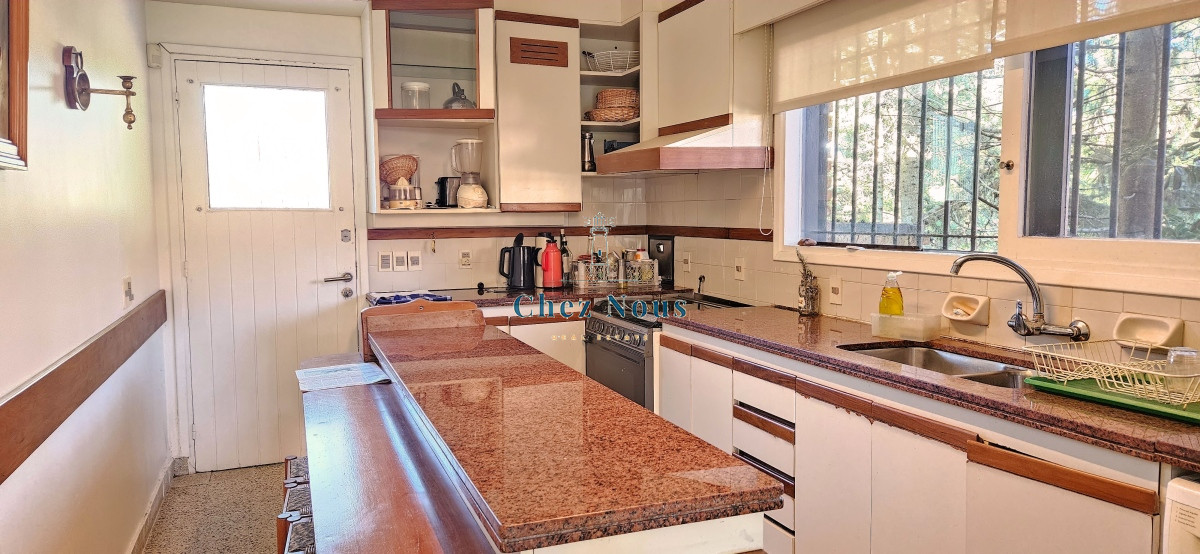 Casa ID.770 - Oportunidad! Venta de casa de 7 dormitorios en Pinares, Punta del Este.