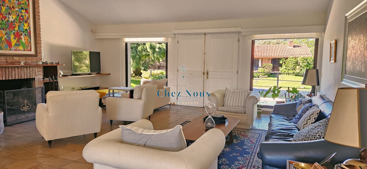 Casa ID.770 - Oportunidad! Venta de casa de 7 dormitorios en Pinares, Punta del Este.