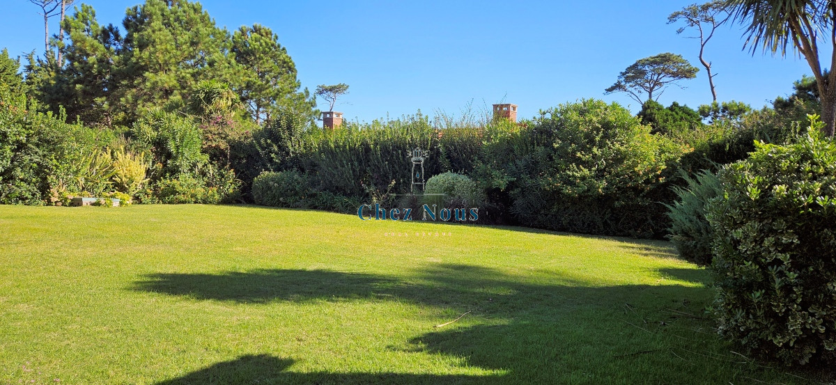 Casa ID.770 - Oportunidad! Venta de casa de 7 dormitorios en Pinares, Punta del Este.