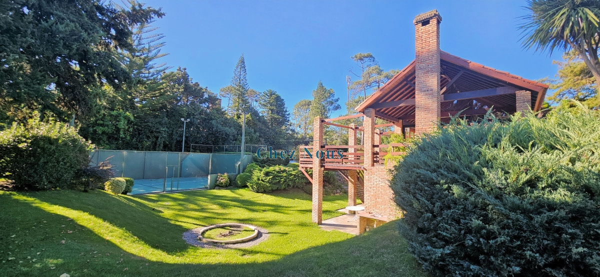 Casa ID.770 - Oportunidad! Venta de casa de 7 dormitorios en Pinares, Punta del Este.