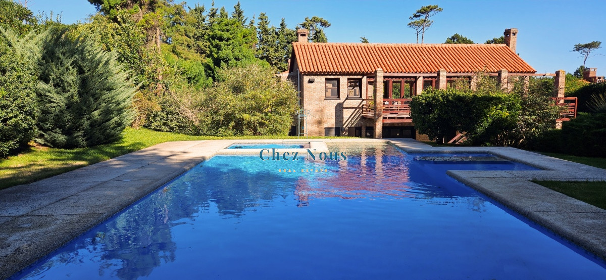 Casa ID.770 - Oportunidad! Venta de casa de 7 dormitorios en Pinares, Punta del Este.