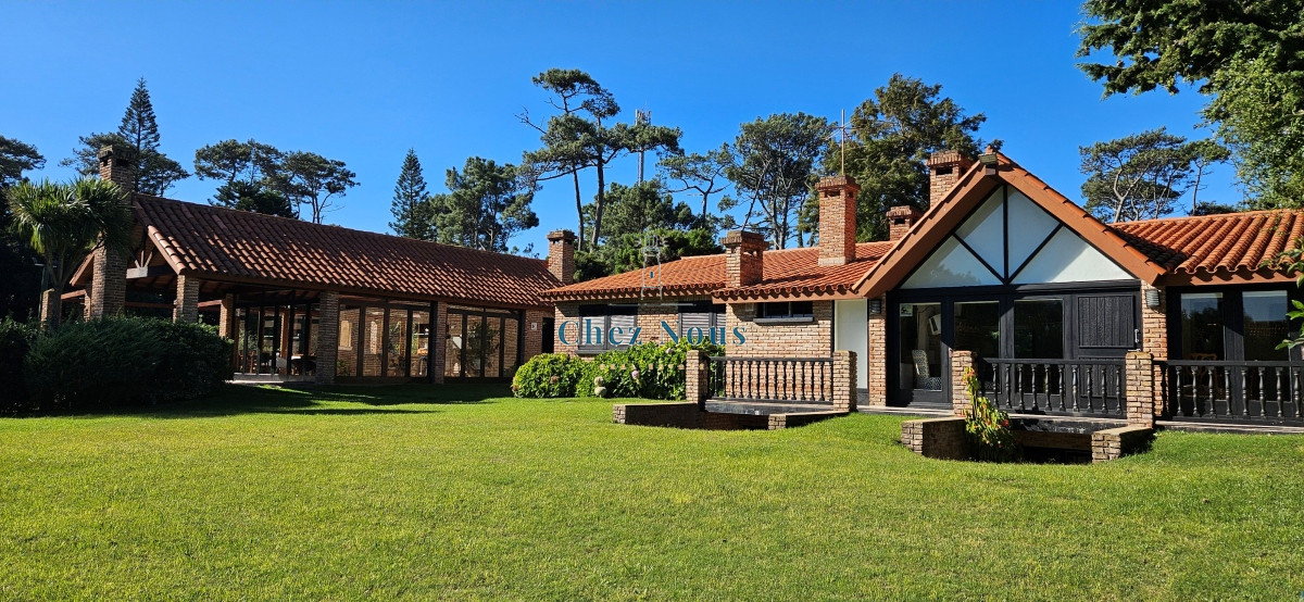 Casa ID.770 - Oportunidad! Venta de casa de 7 dormitorios en Pinares, Punta del Este.