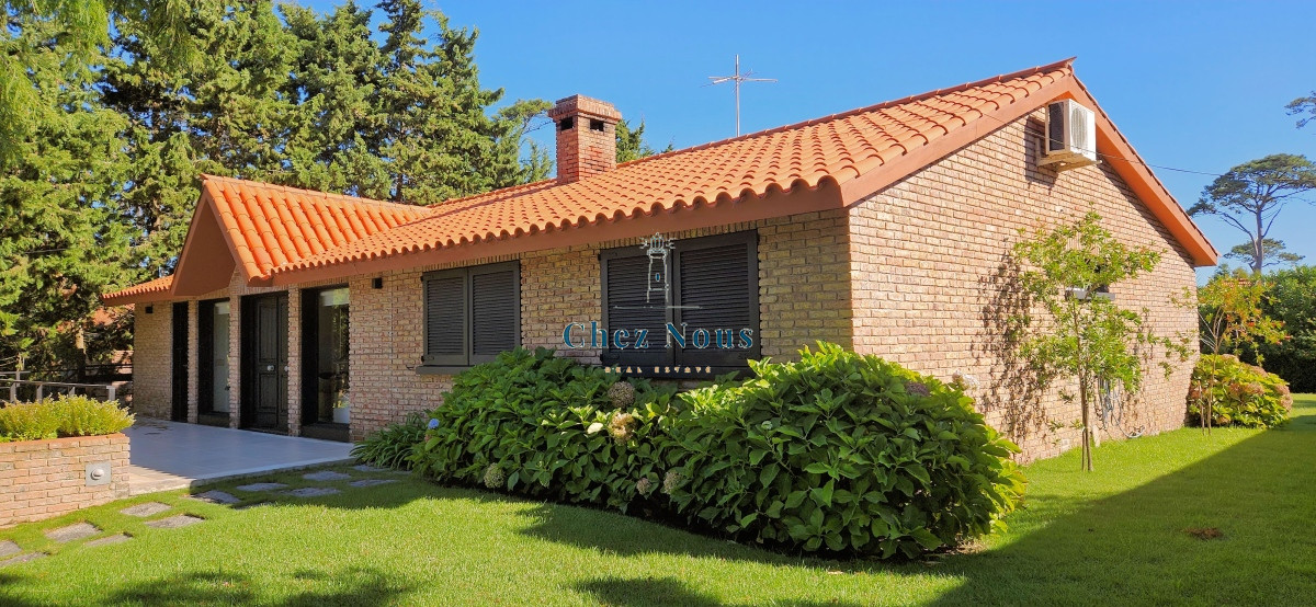 Casa ID.770 - Oportunidad! Venta de casa de 7 dormitorios en Pinares, Punta del Este.