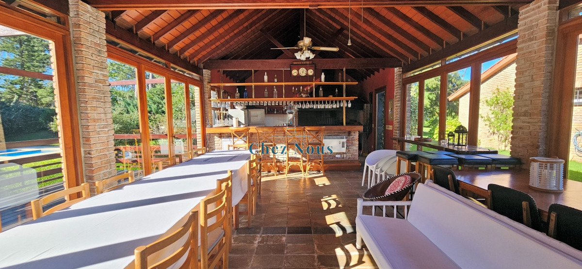 Casa ID.770 - Oportunidad! Venta de casa de 7 dormitorios en Pinares, Punta del Este.