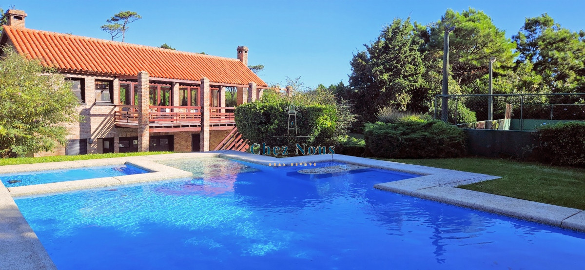 Casa ID.770 - Oportunidad! Venta de casa de 7 dormitorios en Pinares, Punta del Este.
