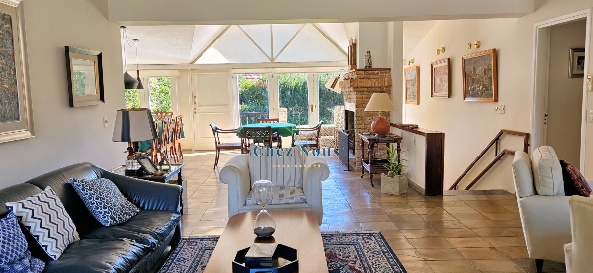 Casa ID.770 - Oportunidad! Venta de casa de 7 dormitorios en Pinares, Punta del Este.