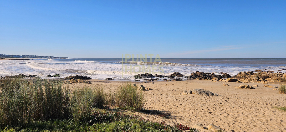 Apartamento ID.3833 - Venta de apartamento 2 dormitorios y 2 baños en Montoya, La Barra, Punta del Este.