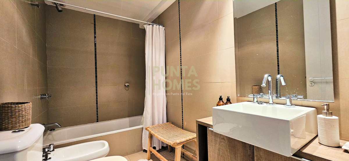 Apartamento ID.3827 - Apartamento 1 Dormitorio en Venta  Puerto de Punta del Este  Planta Baja con Terraza