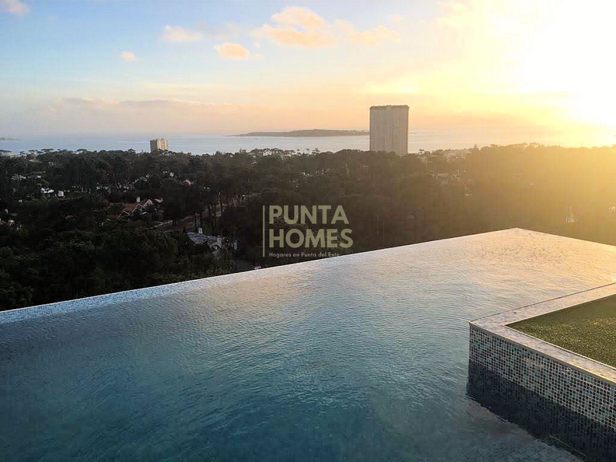 Apartamento ID.1760 - Venta de Departamento de 3 dormitorios + 3 baños.,  Punta del Este.