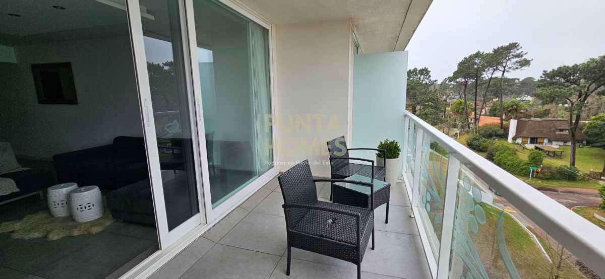 Apartamento ID.3822 - Venta de Aparatamento de 1 dormitorio y medio + 2 baños en Torre Yoo en Punta del Este