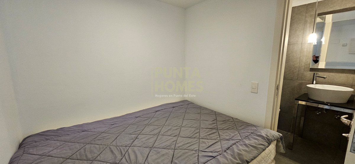 Apartamento ID.3822 - Venta de Aparatamento de 1 dormitorio y medio + 2 baños en Torre Yoo en Punta del Este