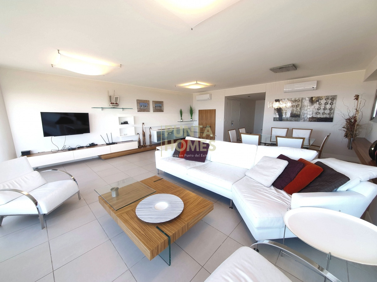 Apartamento ID.1847 - Venta de Apartamento de 4 dormitorios frente al mar en Punta del Este.