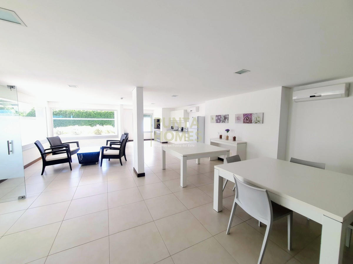 Apartamento ID.1626 - Venta de Penthouse Dúplex de 4 dormitorios en suite, frente al Mar en Punta del Este.